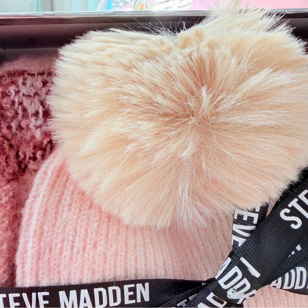 Steve Madden Blush Pink Beanie & Cozy Warm Scarf Set Winter Accessories - Picture 2 of 5